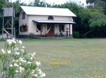 Quinta vacacional · 87m² · 2 Ambientes · 2 Cocheras · Casa Campestre Estilo Cabaña Loft de Doble Altura en Calle El Pericon, Punta Indio