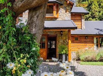 Casa · 190m² · 8 Ambientes · 1 Cochera · Casa con Costa de Rio y m del Lago Lolog, San Martin de Los Andes