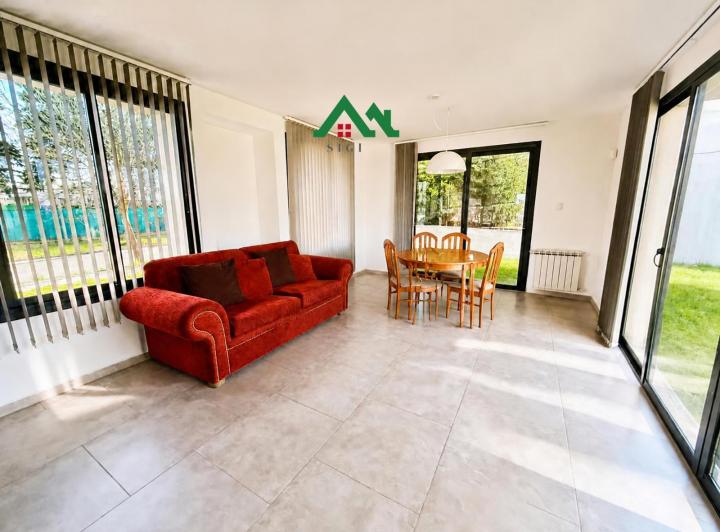 Casa · 120m² · 5 Ambientes · 2 Cocheras