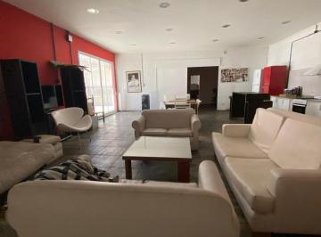 Casa · 280m² · 3 Ambientes · 1 Cochera · Alquiler Casa Centro