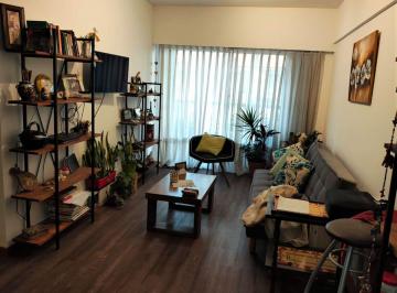 Departamento de 4 ambientes, Caballito · Impecable 4 Ambientes con Balcon Corrido Al Frente y Cochera Fija