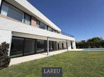 Casa · 217m² · 5 Ambientes · 2 Cocheras · Casa en Alquiler en Ayres Plaza, Pilar.
