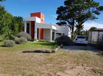 Casa · 110m² · 4 Ambientes · 2 Cocheras · Venta Casa Moderna en Pinar La Lucila del Mar
