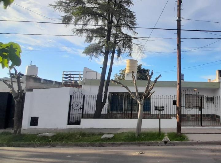 Casa · 80m² · 8 Ambientes