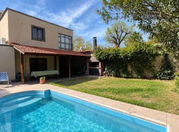 Casa · 320m² · 6 Ambientes · 1 Cochera · Casa 5 Ambientes, Quincho con Pileta en Sexta Sección - Mendoza