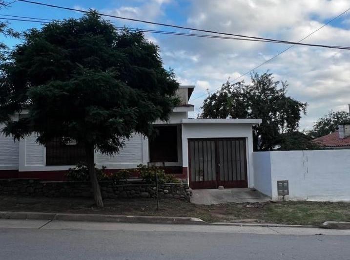 Casa · 123m² · 9 Ambientes · 1 Cochera