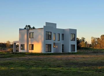 Casa · 130m² · 4 Ambientes · Casa Dúplex en Venta en Pinares Cc, Exaltación de La Cruz, G. B. a. Zona Norte