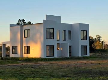 Casa · 130m² · 4 Ambientes · Casa Dúplex en Venta en Pinares Cc, Exaltación de La Cruz, G. B. a. Zona Norte