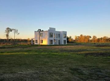 Casa · 130m² · 4 Ambientes · Casa PH en Venta en Pinares Cc, Exaltación de La Cruz, G. B. a. Zona Norte