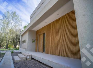 Fachada · Venta Casa 4 Dorm.. B° Privado Laguna Blanca. Plottier
