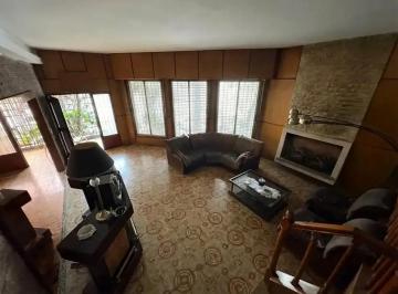 Casa · 299m² · 4 Ambientes · 5 Cocheras · Casa en Parque Avellaneda