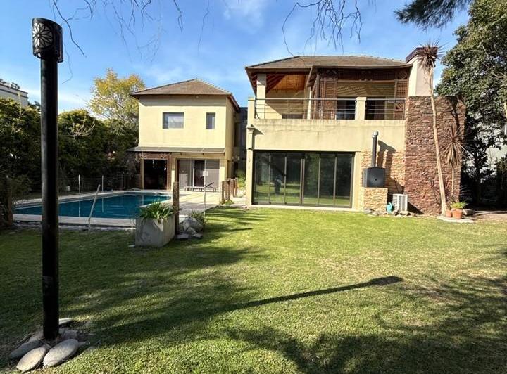 Casa · 390m² · 6 Ambientes · 6 Cocheras