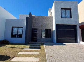 Casa de 5 ambientes, Córdoba · Casa en Venta. 3 Dorm. Miradores de Manantiales 1. con Pileta.