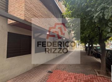 Departamento · 94m² · 3 Ambientes · 1 Cochera · Alquiler Triplex de 2 Dorm. con Cochera. B° Pueyrredon