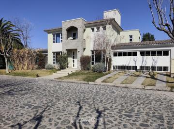 Casa · 279m² · 10 Ambientes · Casa - Villa Nueva de Guaymallen