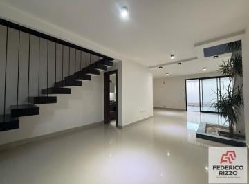 Casa · 160m² · 6 Ambientes · 2 Cocheras · Casa Premium a Estrenar 3 Dorm | Diseño Único! B° Arguello