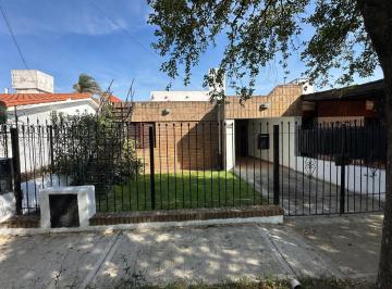 Casa · 115m² · 3 Ambientes · 2 Cocheras · ¡Venta! Casa en Argüello - 3 Dorm. y un Monoambiente ¡Apta Crédito!