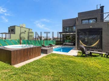 Casa · 190m² · 7 Ambientes · 2 Cocheras · Venta Casa 3 Dorm., Quincho, Piscina, Terraza, jacuzzi, Brisanova, Pueblo Esther