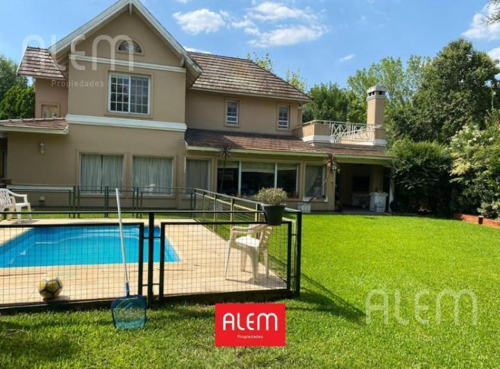 Casa · 196m² · 6 Ambientes · 2 Cocheras