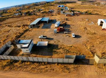 Oficina comercial · 37m² · 3 Ambientes · 10 Cocheras · Alquiler Predio de 5000 m² con Oficina Moderna y Base Operativa en Centenario, Neuquén.