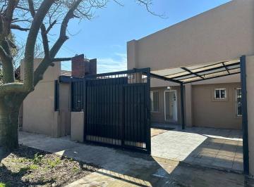 Casa · 160m² · 5 Ambientes · 1 Cochera · Casa Chalet en Alquiler en Pilar, G. B. a. Zona Norte, Argentina