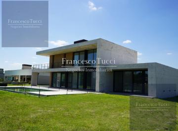 Casa · 256m² · 5 Ambientes · 2 Cocheras · Casa en Venta / Alquiler 4 Ambientes con Fondo Al Golf y Laguna Everlinks Golf Country Club