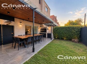 Casa · 108m² · 4 Ambientes · 2 Cocheras · Barrio La Esquina, San Isidro, 3 Dorm., Jardín con Galería y Parrilla
