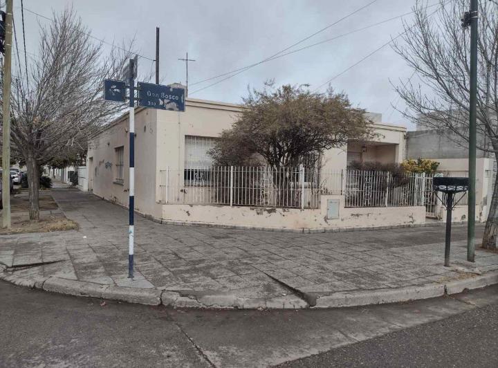 Casa · 96m² · 6 Ambientes · 1 Cochera