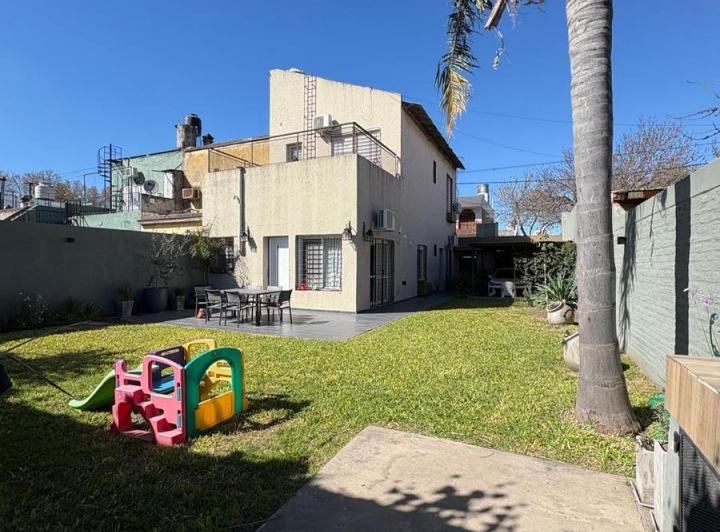 Casa · 142m² · 5 Ambientes · 1 Cochera