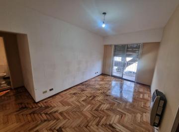Departamento de 3 ambientes, Parque Avellaneda · Alquiler Departamento 3 Ambientes con Balcon y Patio – Remedios 3601