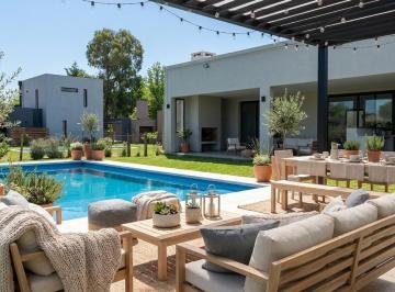 Casa · 134m² · 5 Ambientes · 4 Cocheras · Alquiler Casa 5 Ambientes - San Ramon a Estrenar