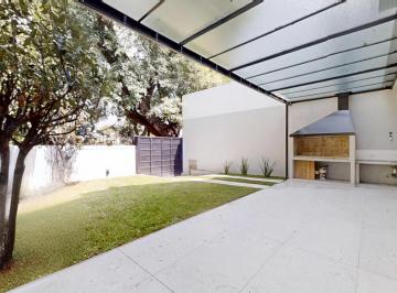 Casa · 230m² · 5 Ambientes · 2 Cocheras · Casa en Venta en Martinez, 5 Amb en 3 Plantas con Jardín