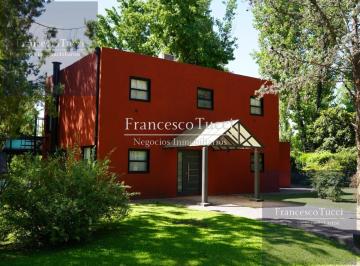 Casa · 123m² · 5 Ambientes · 1 Cochera · Casa en Alquiler Temporal en La Tradicion