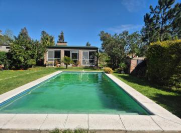 Quinta vacacional · 65m² · 2 Ambientes · 1 Cochera · Casa Quinta con Pileta y Gran Parque Forestado.