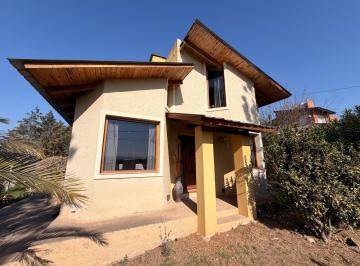 Casa · 85m² · 3 Ambientes · 2 Cocheras · Venta Casa 2 Dorm., Quincho y Pileta, Villa Parque Siquiman