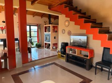 Casa · 85m² · 3 Ambientes · 2 Cocheras · Venta Casa 2 Dorm., Quincho y Pileta, Villa Parque Siquiman