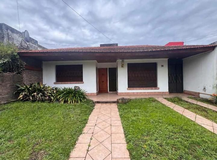 Casa · 130m² · 4 Ambientes · 1 Cochera