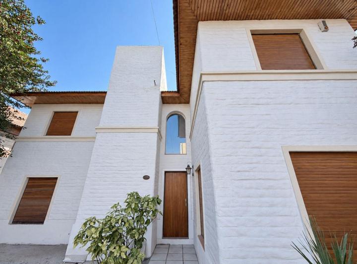Casa · 150m² · 8 Ambientes · 2 Cocheras