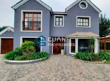 Casa · 230m² · 4 Ambientes · El Zorzal Casa en Alquiler - Cuan Propiedades