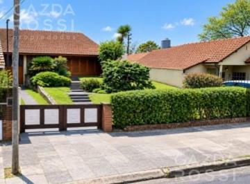 Casa · 283m² · 5 Ambientes · 3 Cocheras · Casa en Adrogue