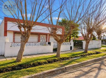 Casa · 125m² · 3 Ambientes · Casa en Venta - Berisso, Calle 165 Esq. 20