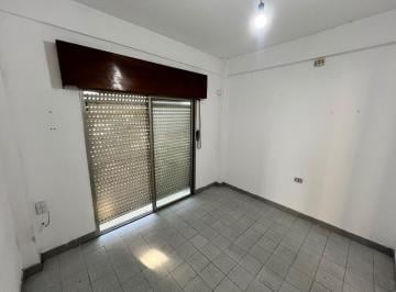 Departamento · 70m² · 3 Ambientes · Alquilo Amplio Departamento en Planta Alta