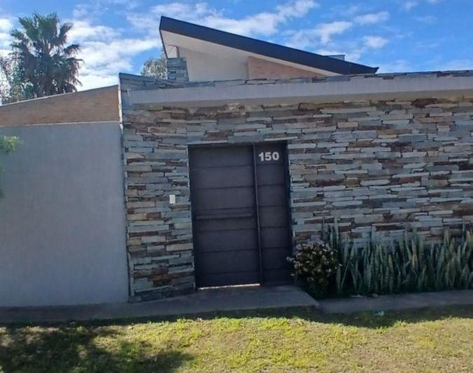 Casa · 208m² · 5 Ambientes · 2 Cocheras