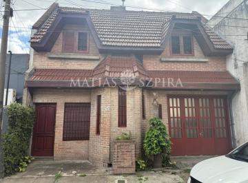 Casa · 177m² · 5 Ambientes · 1 Cochera · Venta Casa Villa Sarmiento 5 Ambientes