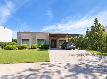 Casa · 120m² · 4 Ambientes · 2 Cocheras · Casa en Venta B° Cerrado Puerto Roldán 2 Dorm. Mas Comodín, Pileta y Quincho