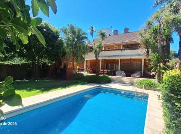 Casa · 573m² · 8 Ambientes · 2 Cocheras · Acassuso Casa Señorial en Venta, en Excelente Ubicacion de Libertador Al Rio