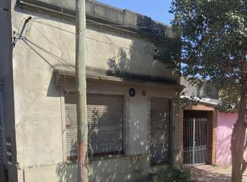 Casa · 200m² · 6 Ambientes · Casa 2 Plantas 4 Dorm. con Local y Terreno Libre
