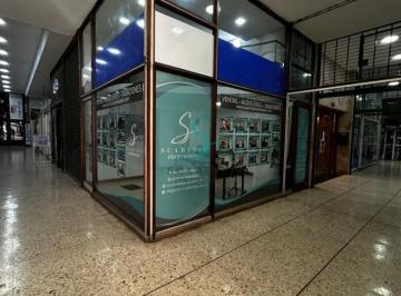 Local comercial · 55m² · Local en Alquiler en Galeria, Sobre Av Colon.