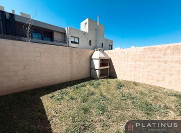 Casa · 73m² · 3 Ambientes · 1 Cochera · Casa en Venta de 2 Dorm. - Rincones de Manantiales