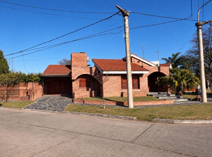 Casa · 171m² · 4 Ambientes · 2 Cocheras